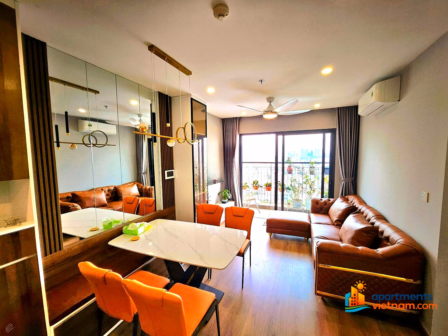 Apartment for sale (Cut loss 500 million): Studio-2 billion 1 bedroom + 3 billion, 2 bedroom 3.6 billion, 3 bedroom-5.2 billion Vinhomes Smart City urban area