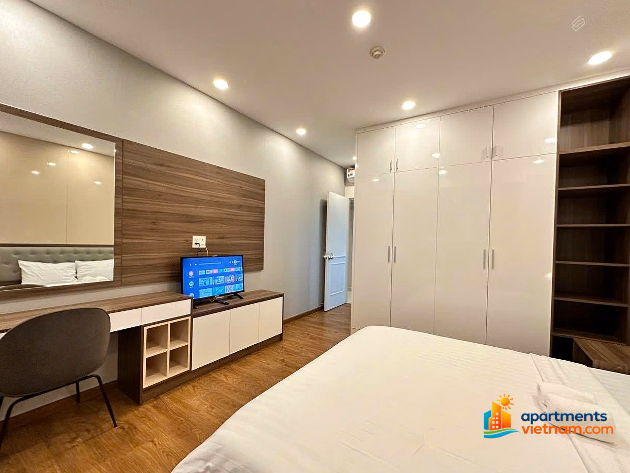 Specializing in long-term and short-term Sunrise City View luxury apartments for rent in District 7. E Mr Hung 0909 399 ***