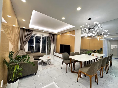 Specializing in long-term and short-term Sunrise City View luxury apartments for rent in District 7. E Mr Hung 0909 399 ***