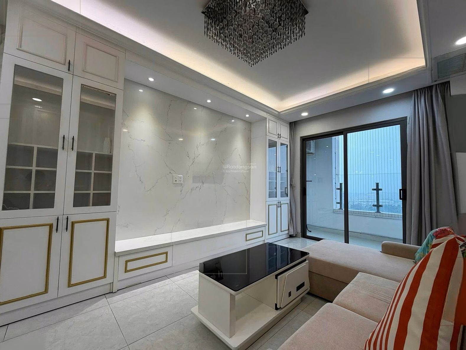 3 bedrooms/2 bathrooms just like the picture posted 21 million/month fully furnished with car parking