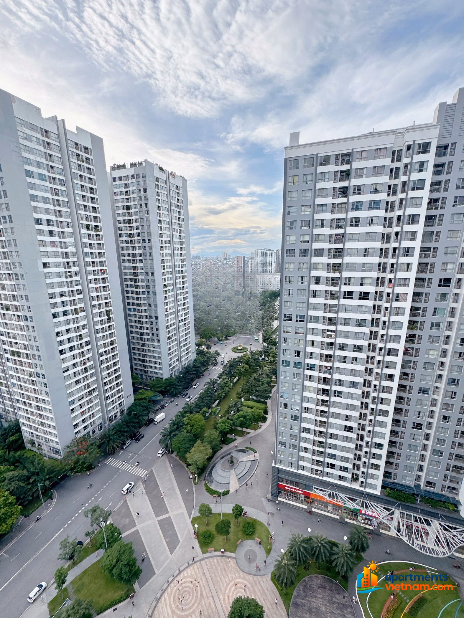 For rent 3 bedrooms beauty queen apartment 116m2 Park Hill 7 Times City fully furnished, square view, quality furniture