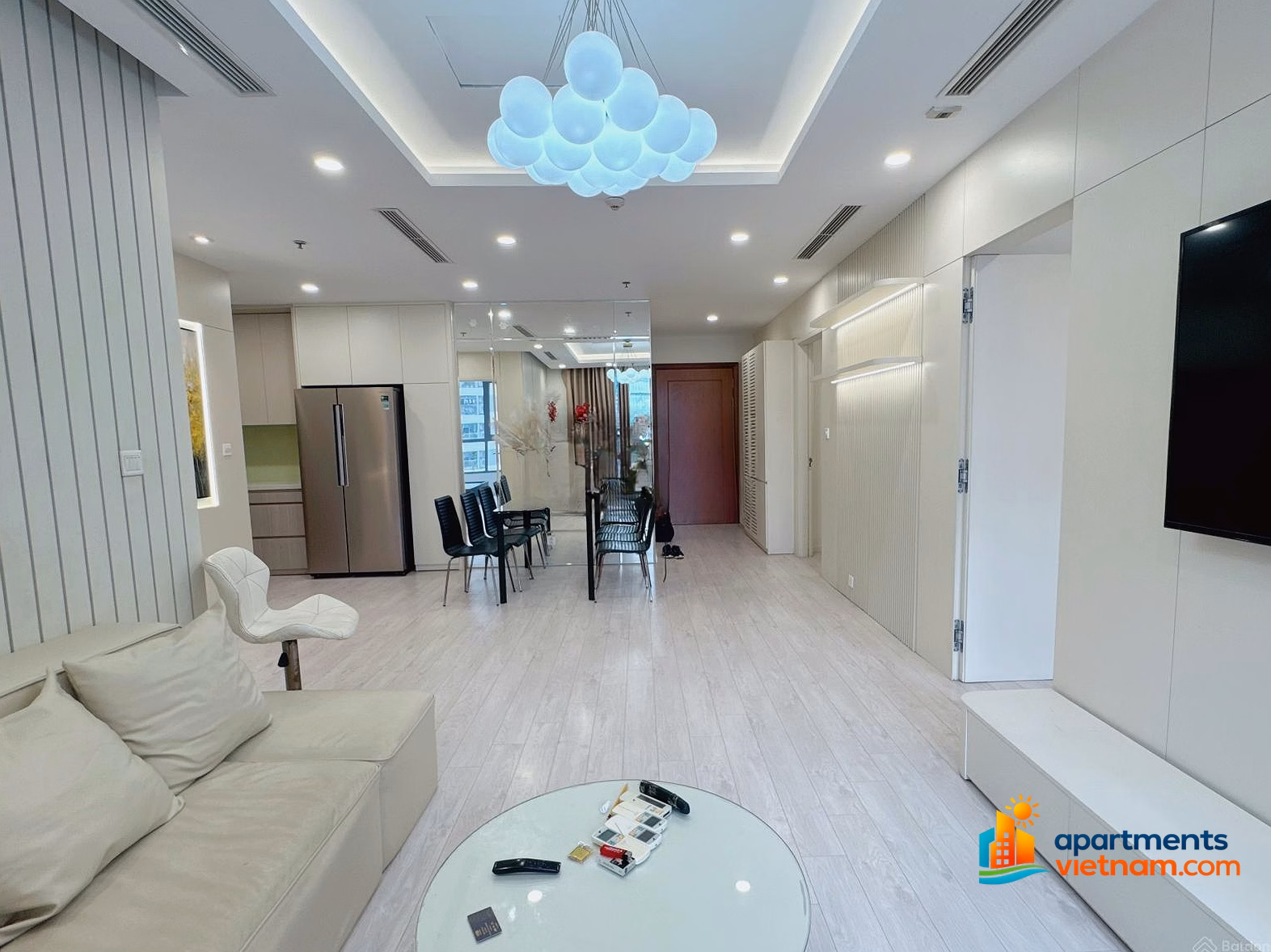 For rent 3 bedrooms beauty queen apartment 116m2 Park Hill 7 Times City fully furnished, square view, quality furniture