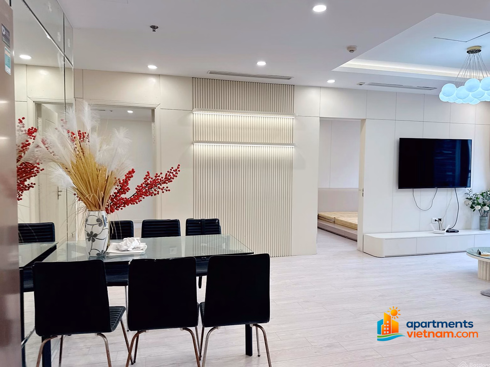 For rent 3 bedrooms beauty queen apartment 116m2 Park Hill 7 Times City fully furnished, square view, quality furniture