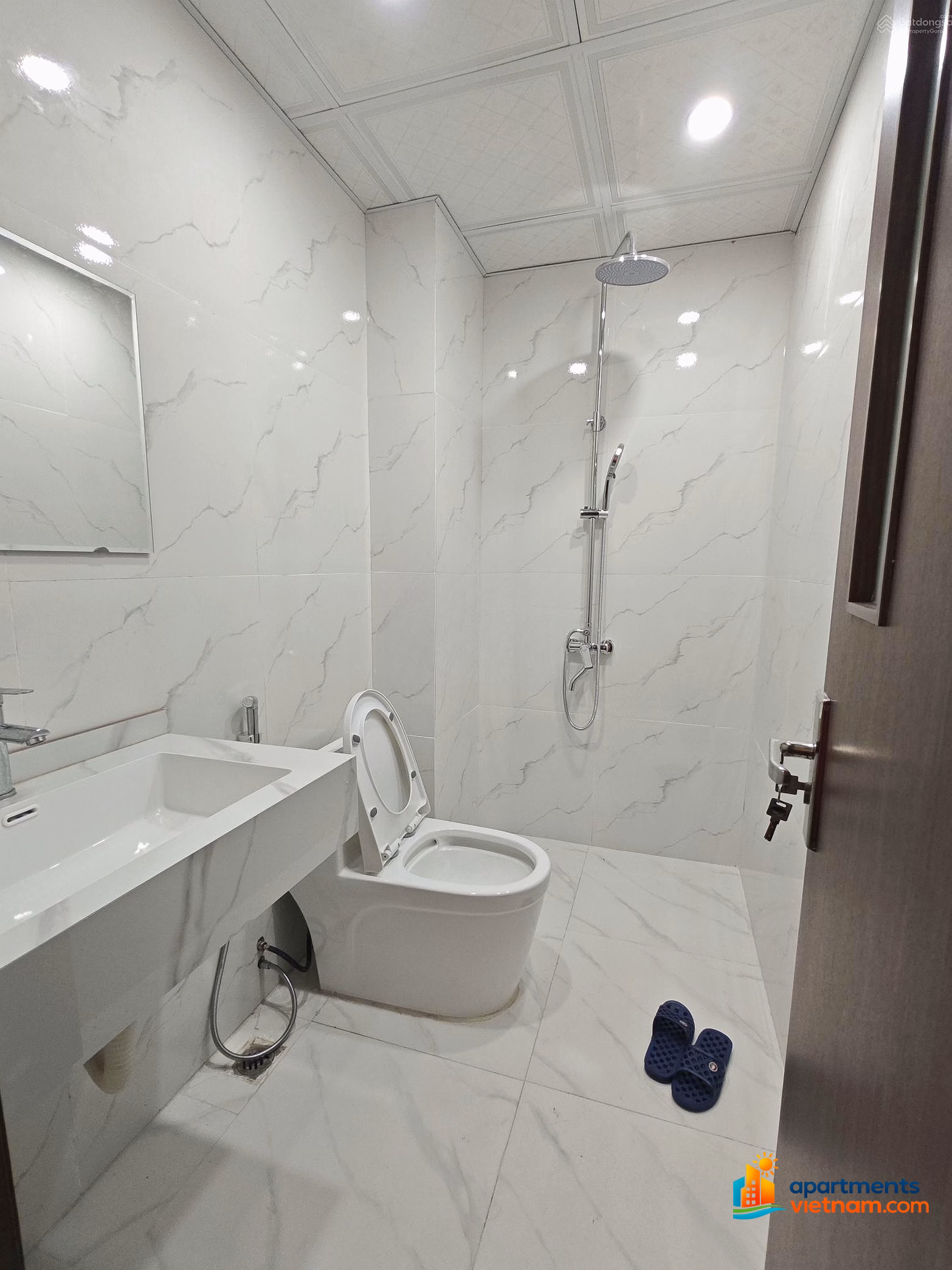 Nghiem Xuan Yem street frontage - belt 3. Apartment 74m 3 bedrooms 2 bathrooms. Corner lot. Price 4 billion 750