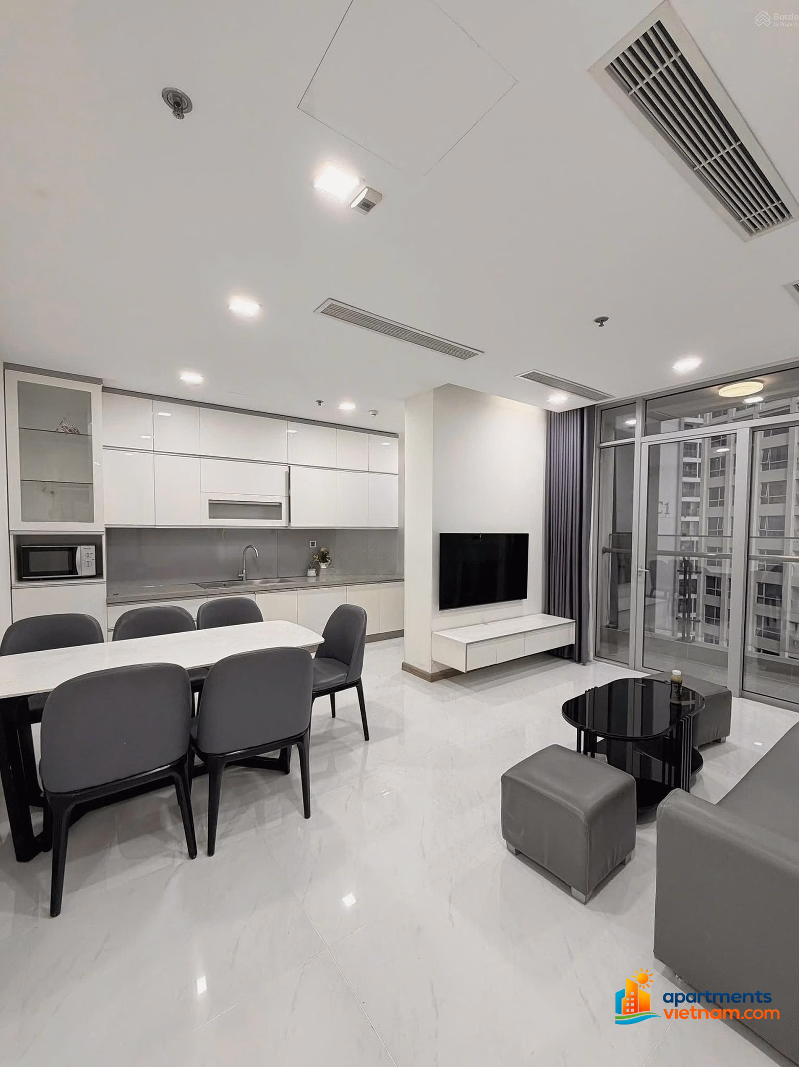 Owner needs money to sell 2 bedrooms urgently for 10.35 billion 88.5m2 SHVV-Vinhomes Central Park good price 1-2-3-4 bedrooms