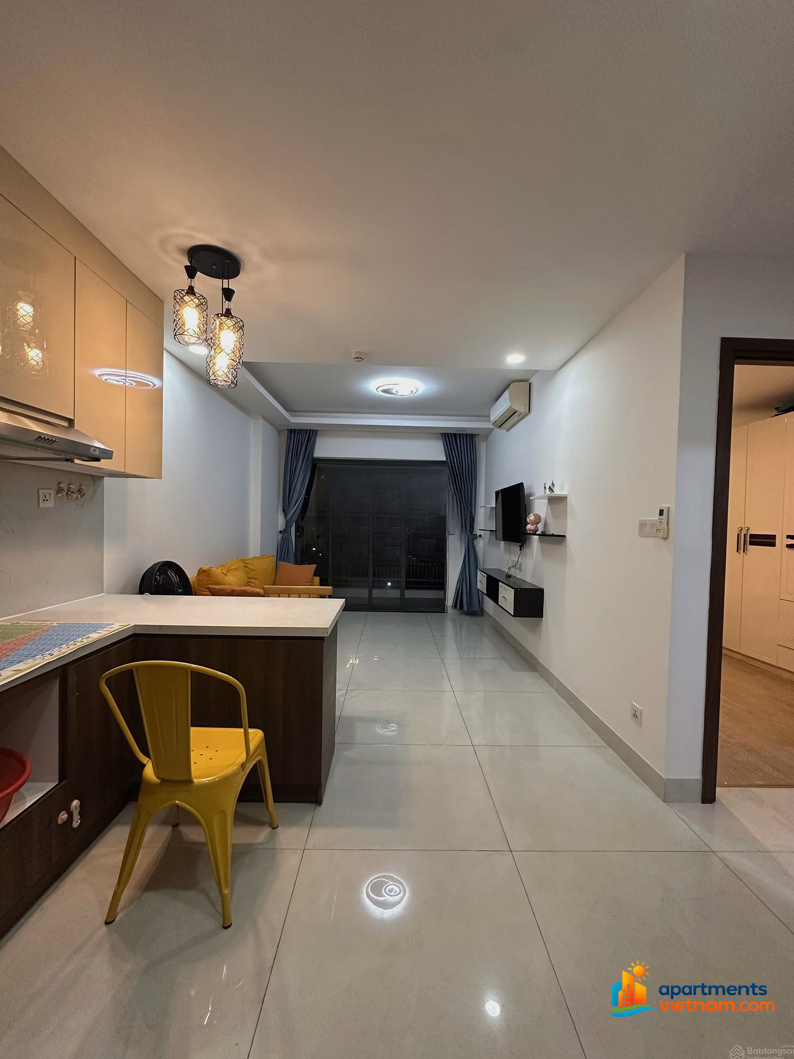 High-end ocen apartment for rent with Son Tra view, 1 bedroom, fully furnished, middle floor, right on the street, cool mountain view, 11 million