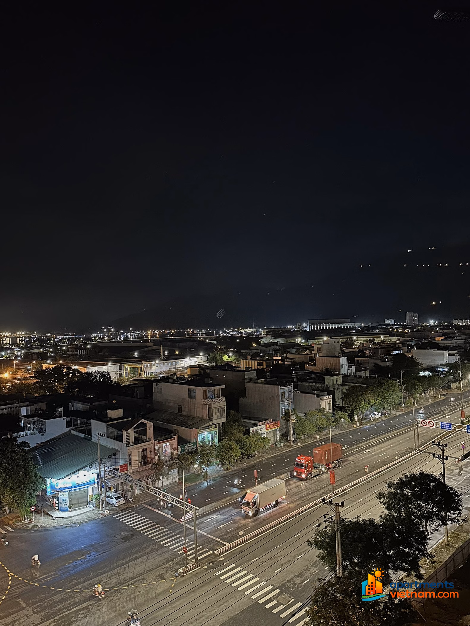 High-end ocen apartment for rent with Son Tra view, 1 bedroom, fully furnished, middle floor, right on the street, cool mountain view, 11 million