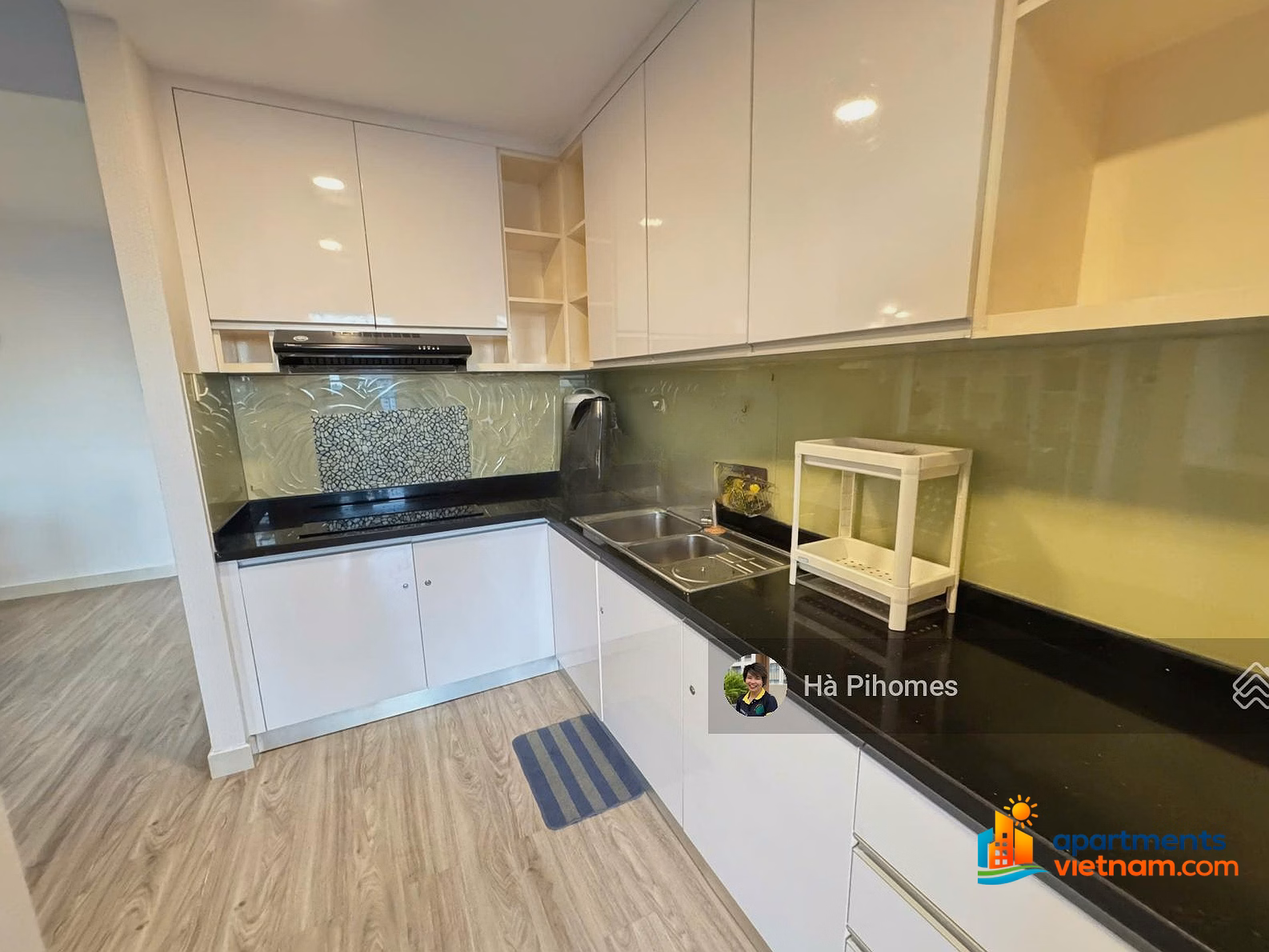 The owner sent a quick sale in July before submitting the application for a 3-bedroom apartment building River Gate 111m2