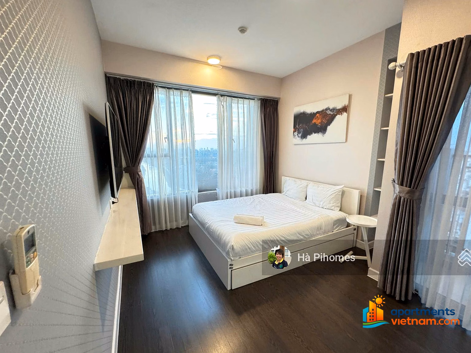 The owner sent a quick sale in July before submitting the application for a 3-bedroom apartment building River Gate 111m2