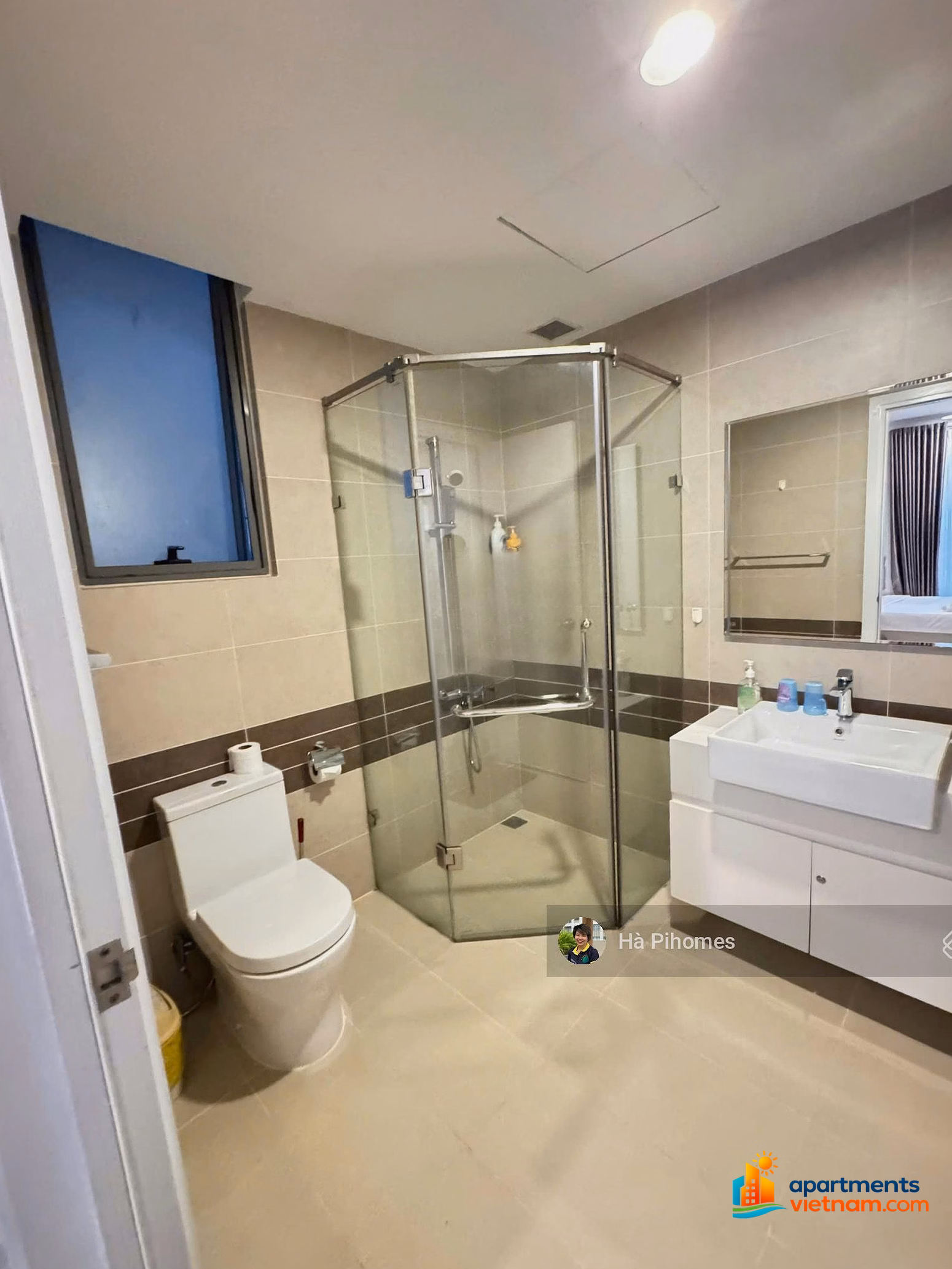 The owner sent a quick sale in July before submitting the application for a 3-bedroom apartment building River Gate 111m2