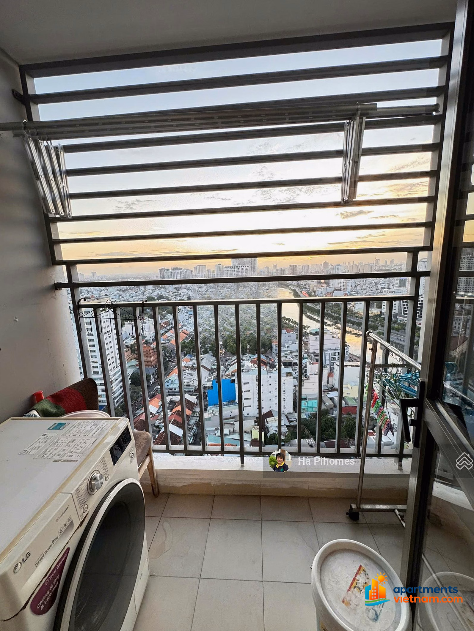 The owner sent a quick sale in July before submitting the application for a 3-bedroom apartment building River Gate 111m2