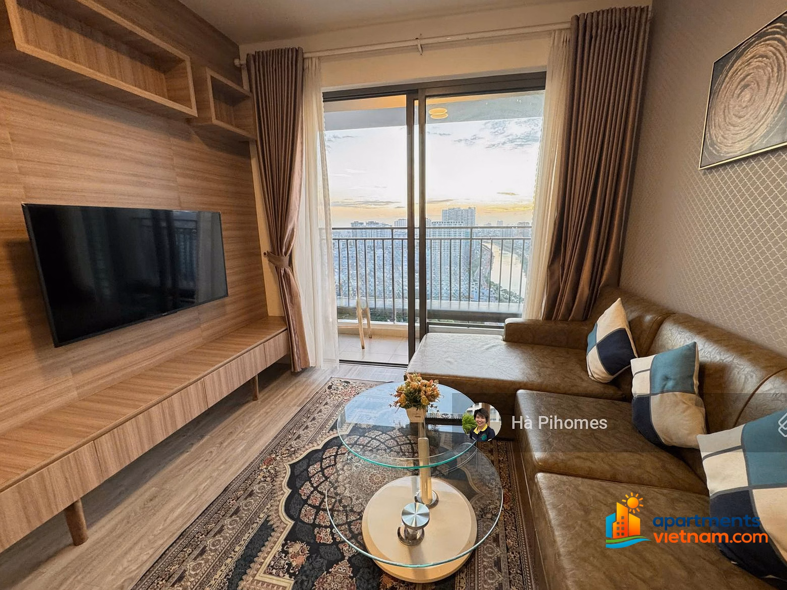 The owner sent a quick sale in July before submitting the application for a 3-bedroom apartment building River Gate 111m2
