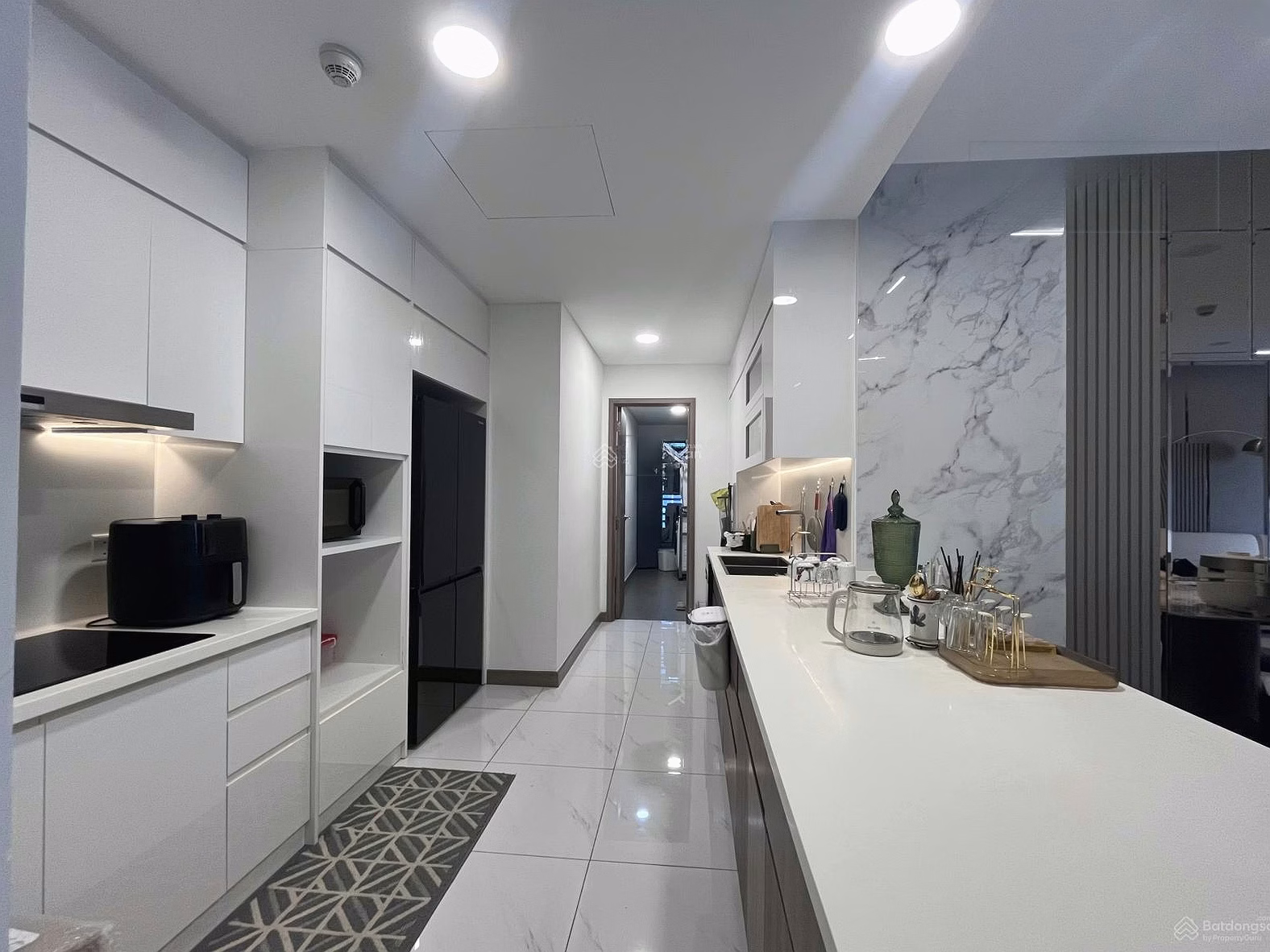 3-bedroom corner apartment 123m² Sunwah Pearl, Silver House Building with river view