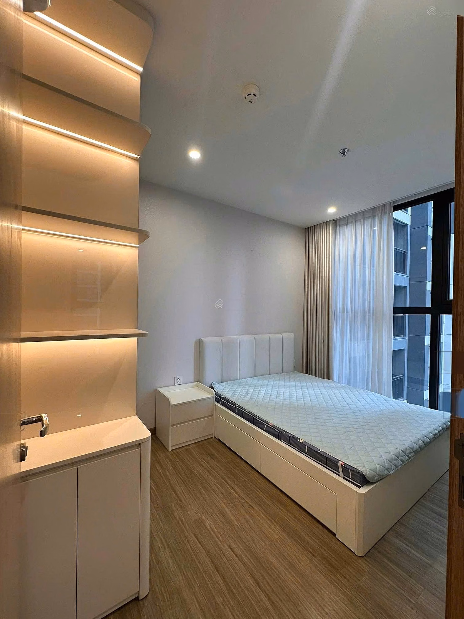 3 bedrooms 90m² Pavilion building with beautiful new furniture for only 12 million/month at Ocean Park Gia Lam