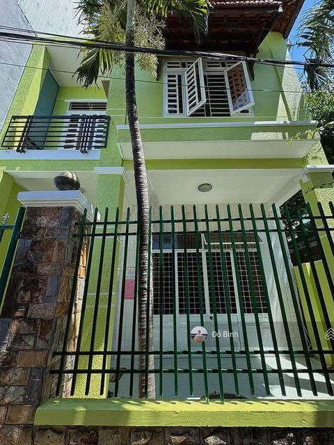 Excellent 2-storey house for rent: Nui Thanh - 2 rooms - 2 bathrooms - near the square