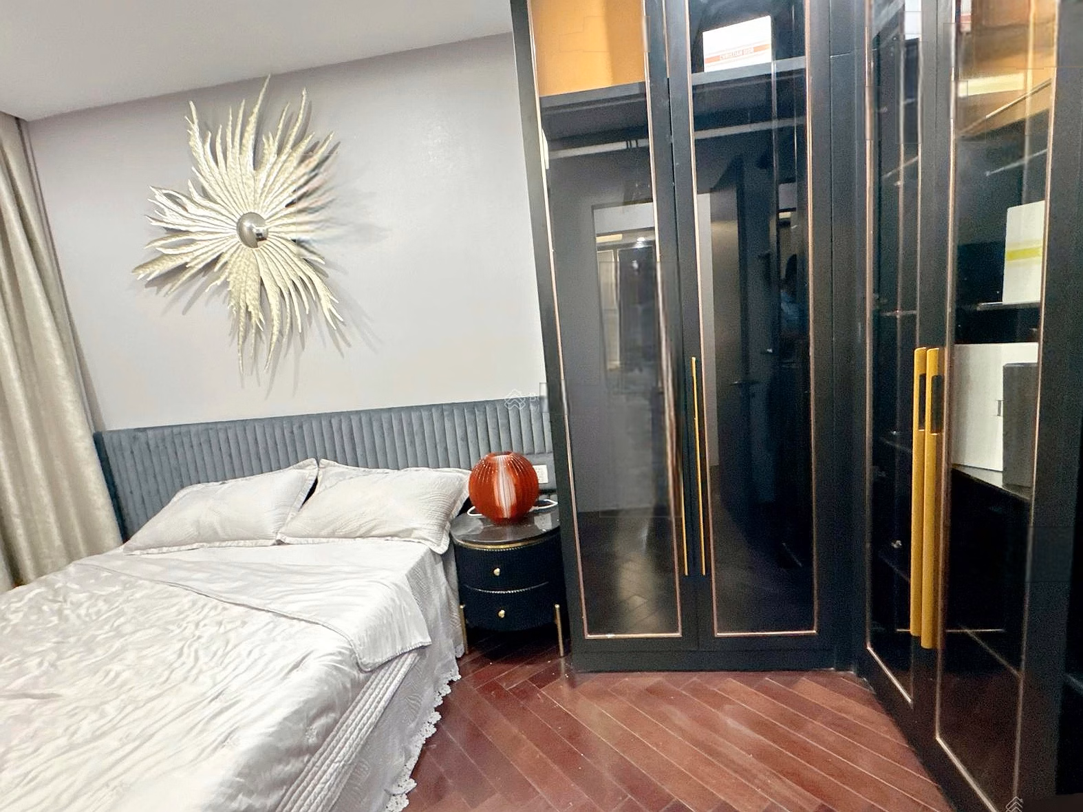 3-bedroom Park Hill corner apartment for rent with extremely high quality luxury furniture over 1.3 billion in Times City urban area