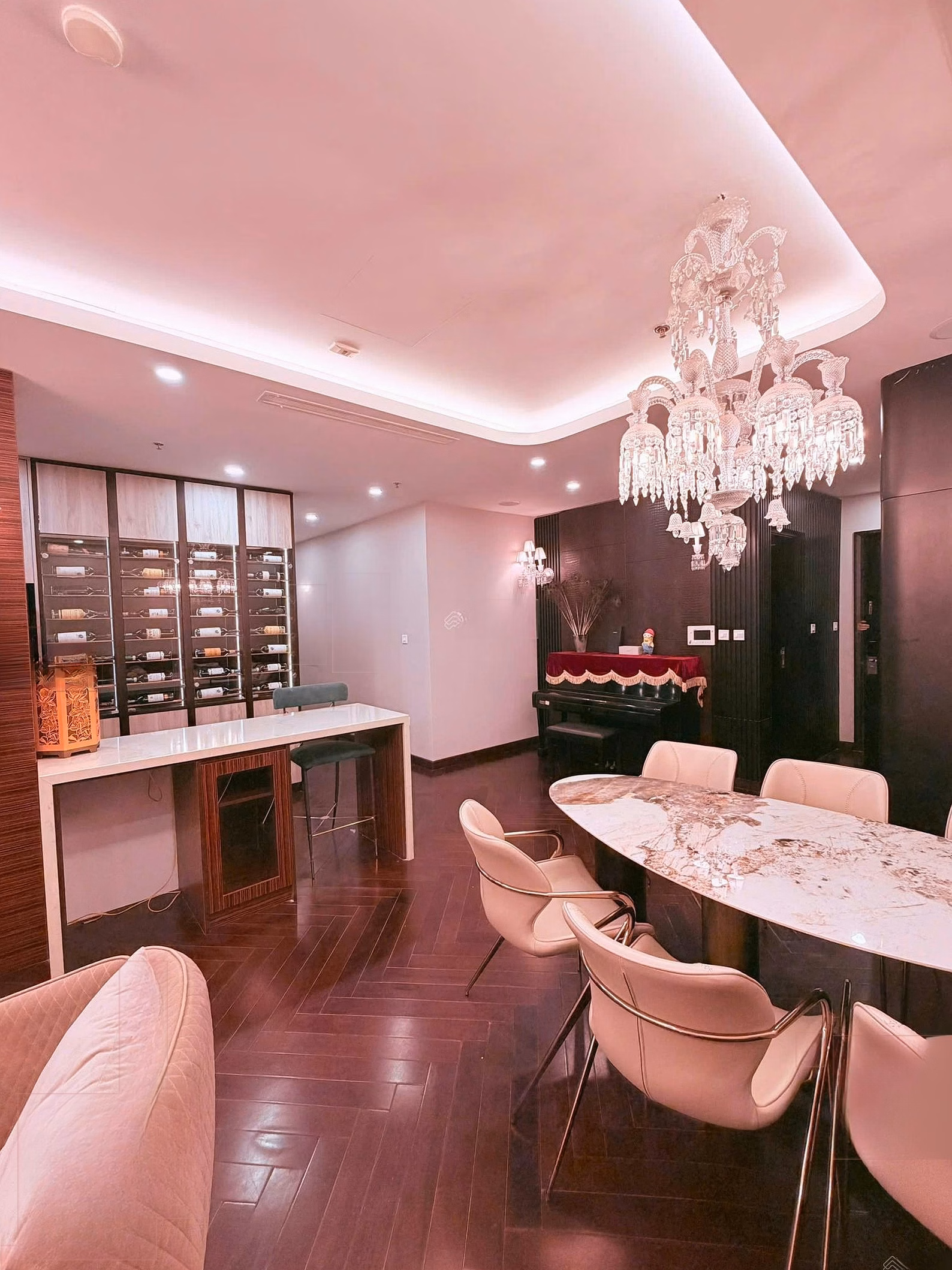 3-bedroom Park Hill corner apartment for rent with extremely high quality luxury furniture over 1.3 billion in Times City urban area