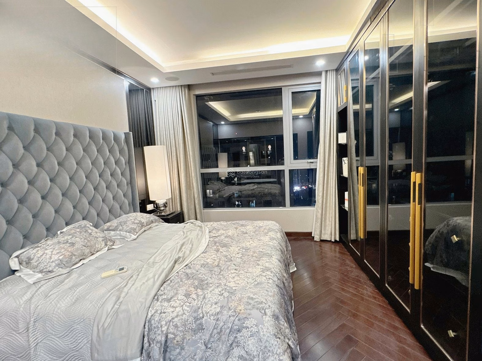 3-bedroom Park Hill corner apartment for rent with extremely high quality luxury furniture over 1.3 billion in Times City urban area