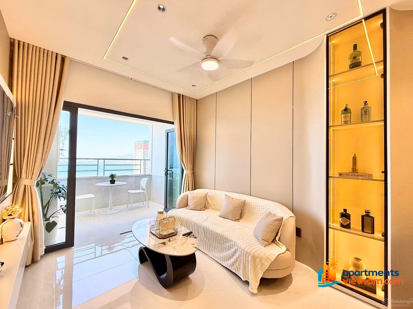 The owner offers to sell the apartment, apartment 3720, OC2A building, view Southeast, Muong Thanh Vien Trieu - 4 billion 350 - 59 m²
