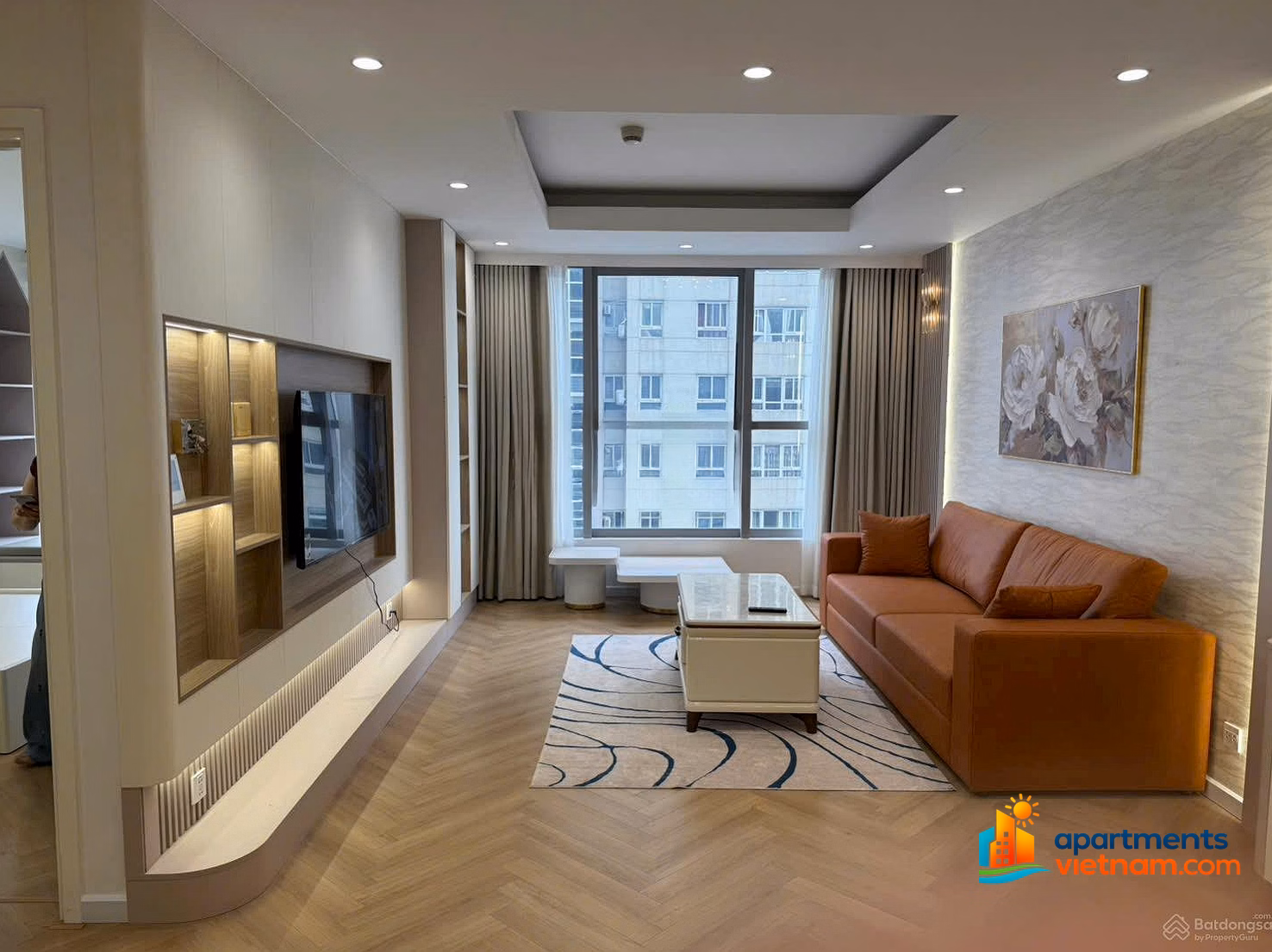 Landlord discounts the opportunity to own a 2-bedroom apartment at 219 Trung Kinh at a good price