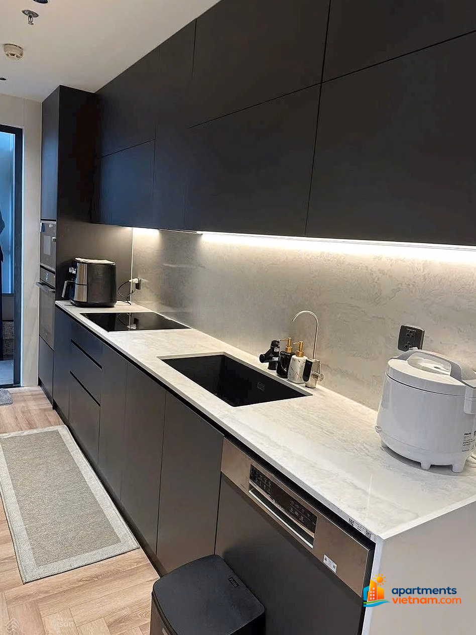 Landlord discounts the opportunity to own a 2-bedroom apartment at 219 Trung Kinh at a good price