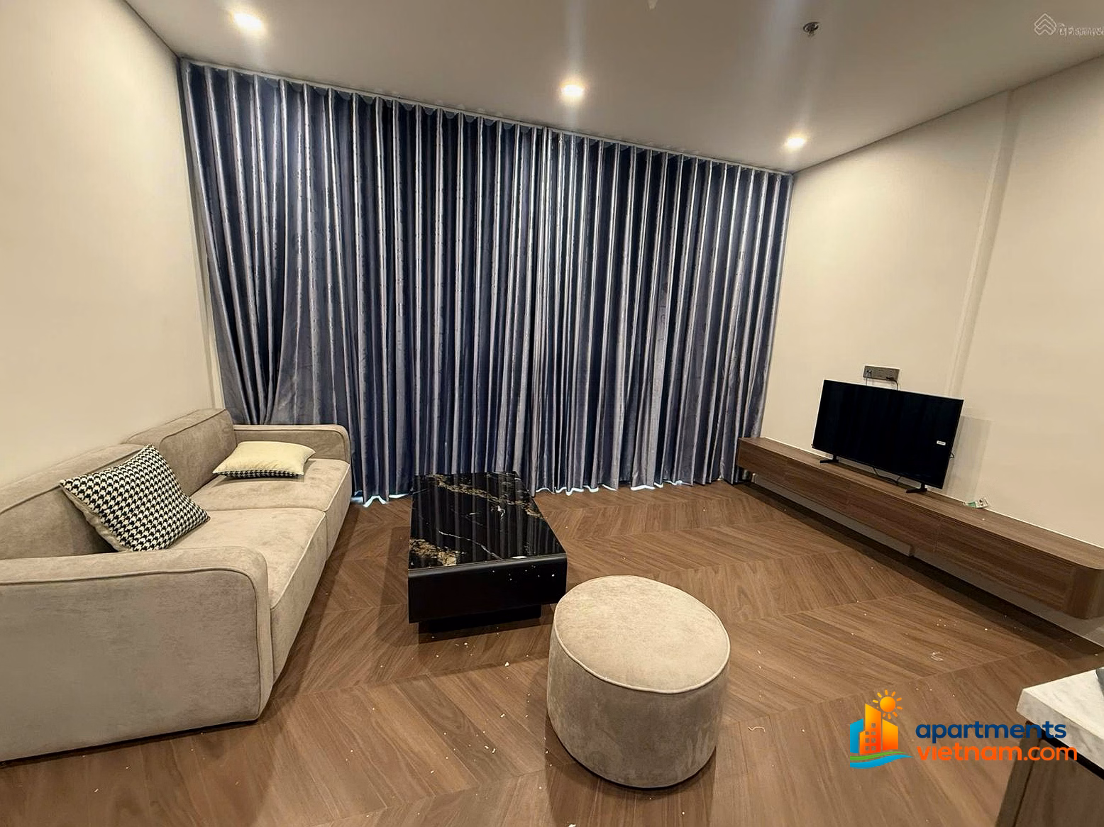 Just completed the interior of a 70m2 2n+2vs corner apartment, full of brand new Lumiere furniture, looking for a buyer