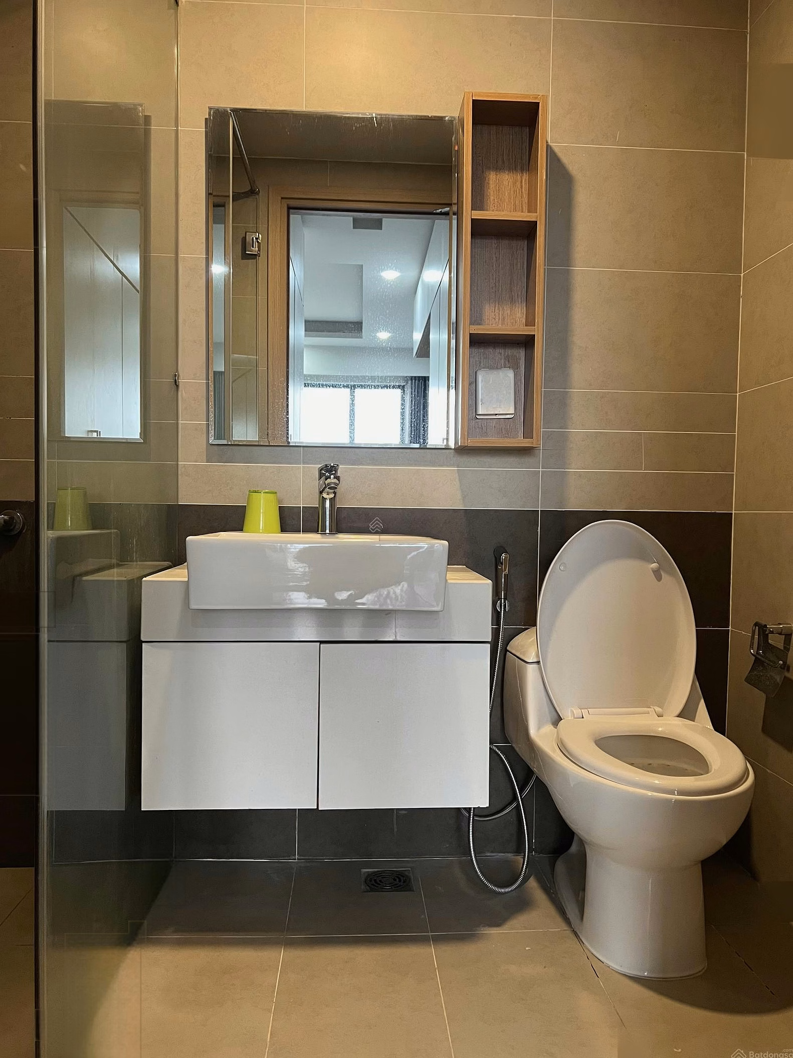 2 bedrooms for rent with basic furniture, price 18 million/month, move in immediately***