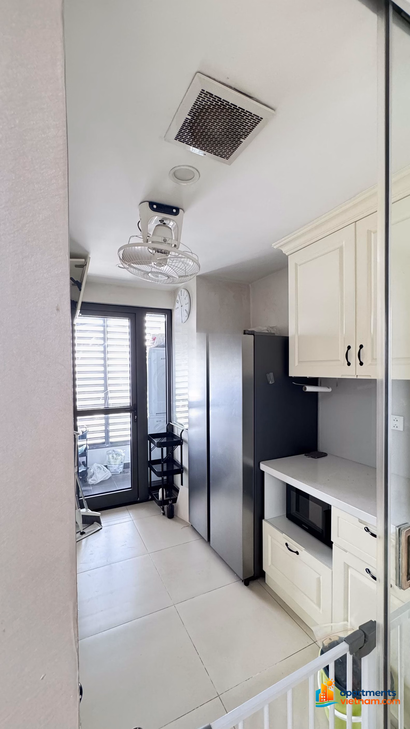Apartment for rent with 2 bedrooms, 2 bathrooms, 20 million/month, fully furnished. Building A The Golden Palm 21 Le Van Luong