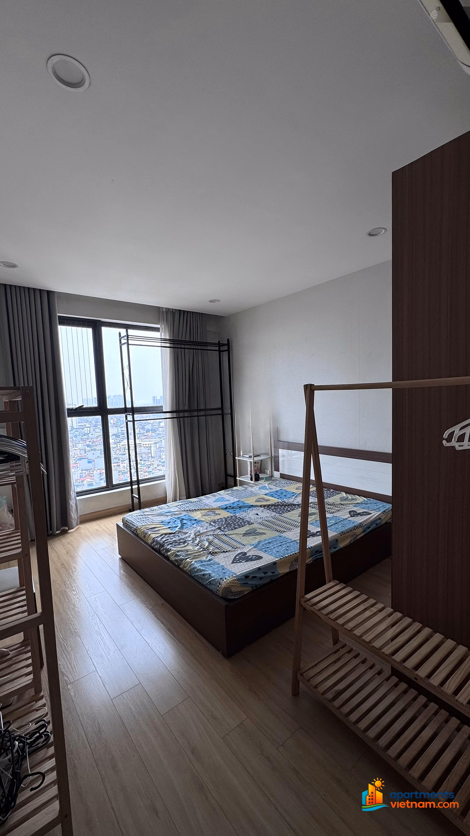 Apartment for rent with 2 bedrooms, 2 bathrooms, 20 million/month, fully furnished. Building A The Golden Palm 21 Le Van Luong