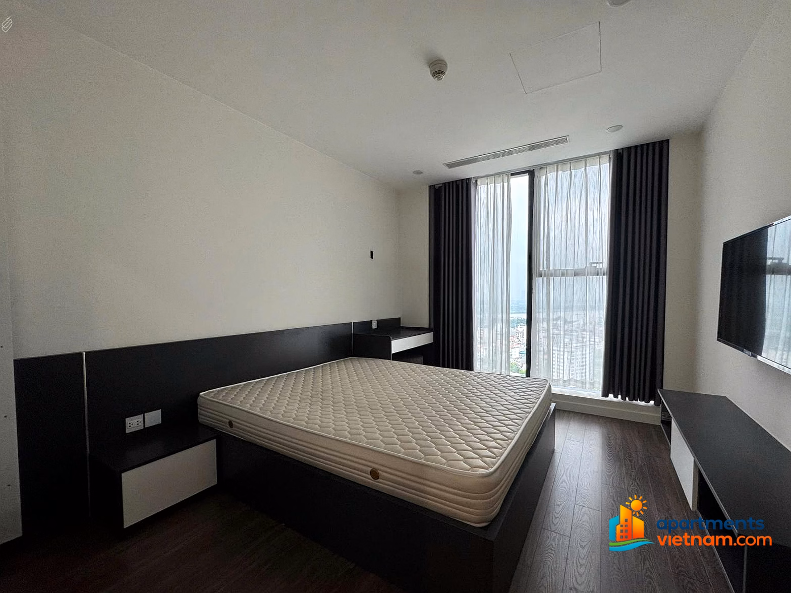 Apartment for rent in Sunshine City, 27 million, 105m2, 3 bedrooms, 2 bathrooms, hot model