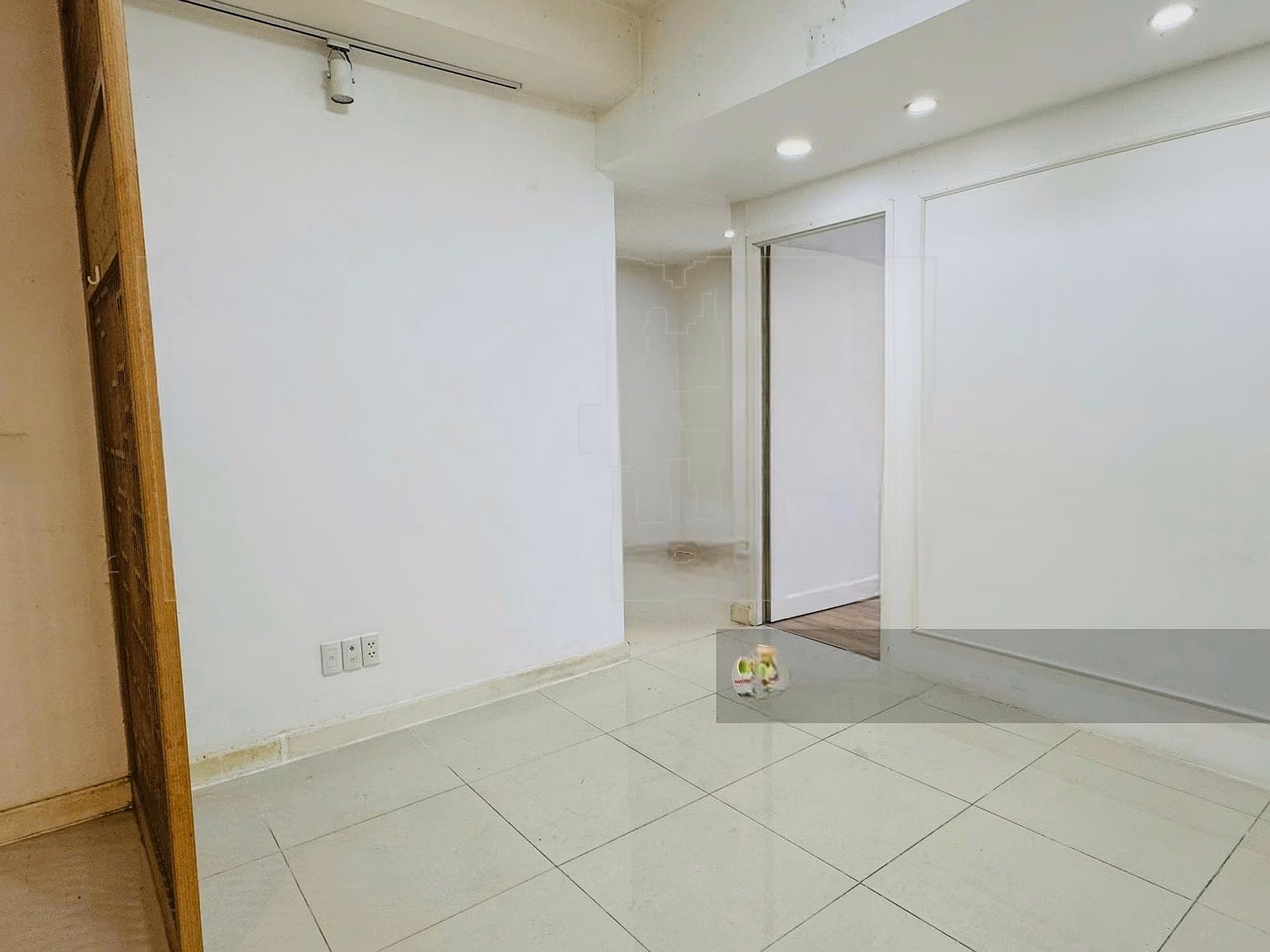 11.5 million/month for a private 1-bedroom apartment of 48m2 at Galaxy. Cool and airy view - Ms. Mai's contact person helps to view the house