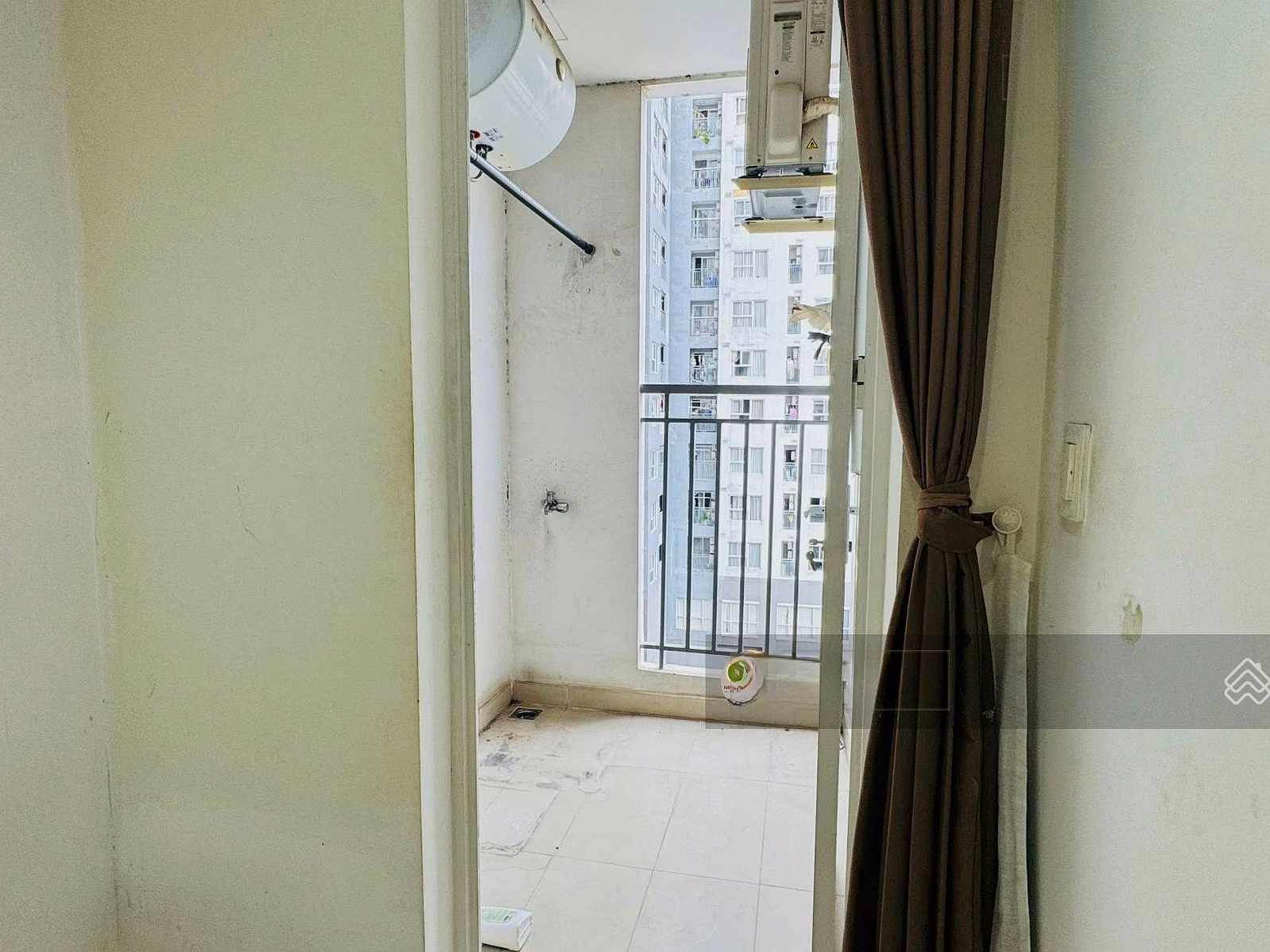 11.5 million/month for a private 1-bedroom apartment of 48m2 at Galaxy. Cool and airy view - Ms. Mai's contact person helps to view the house