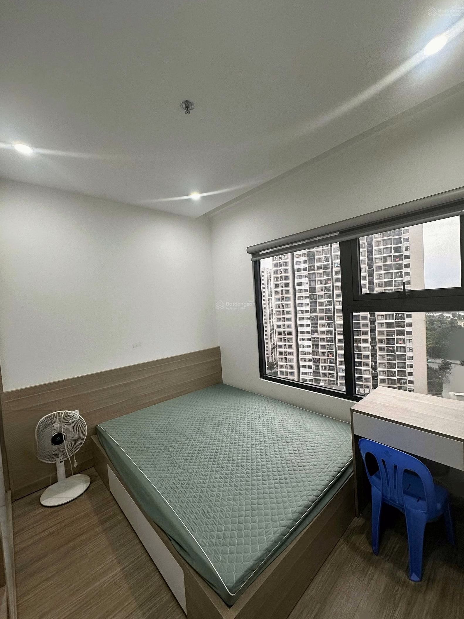 Corner apartment for rent with 2 bedrooms, 2 bathrooms, fully furnished, southeast direction of building S2.01 Vinhomes Ocean Park