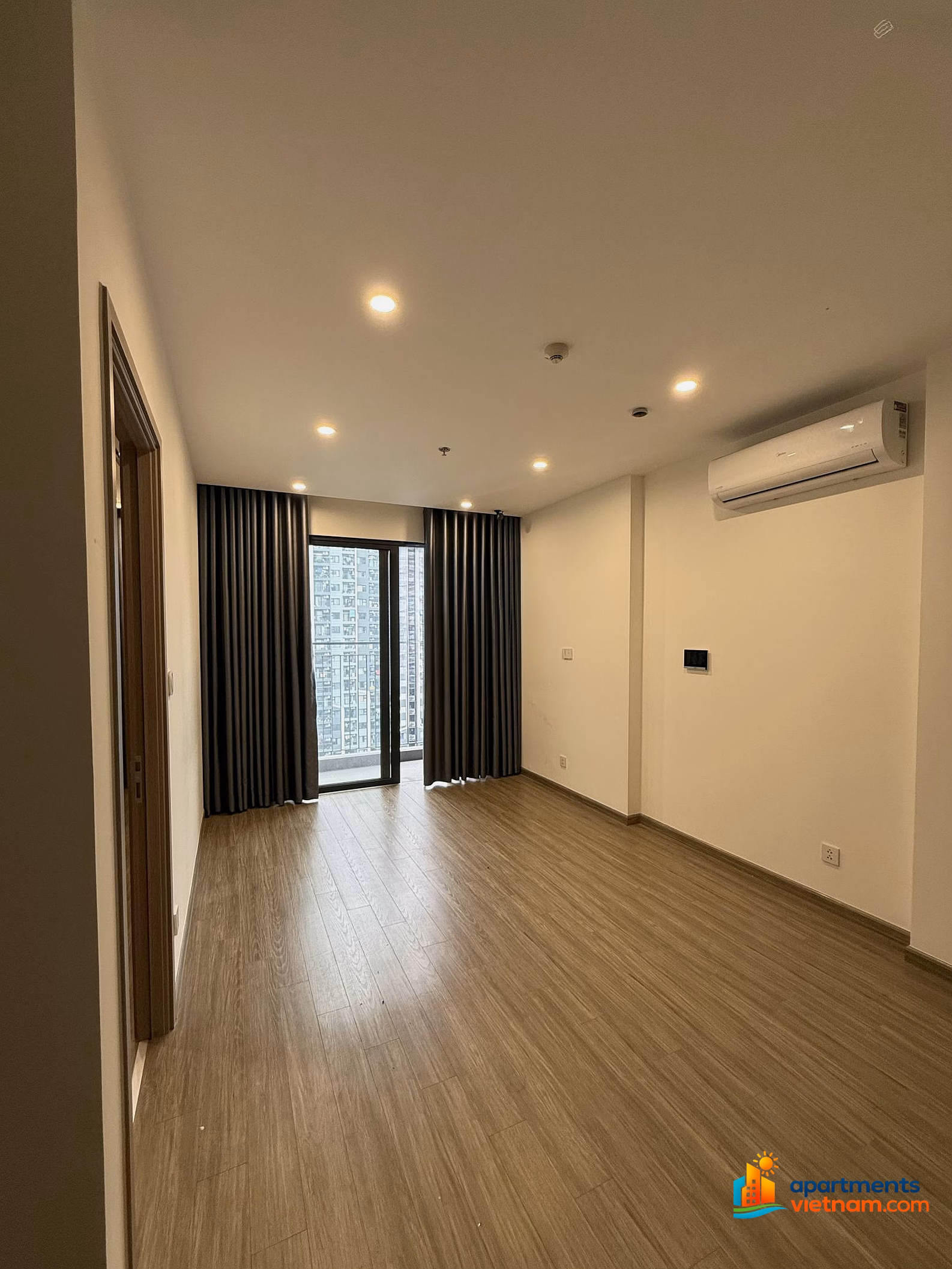 Urgent rent for 7.5 million 1 bedroom GS5, beautiful floor, full wooden floor, ready curtains and wardrobe, free wifi 3th 0974 325 ***