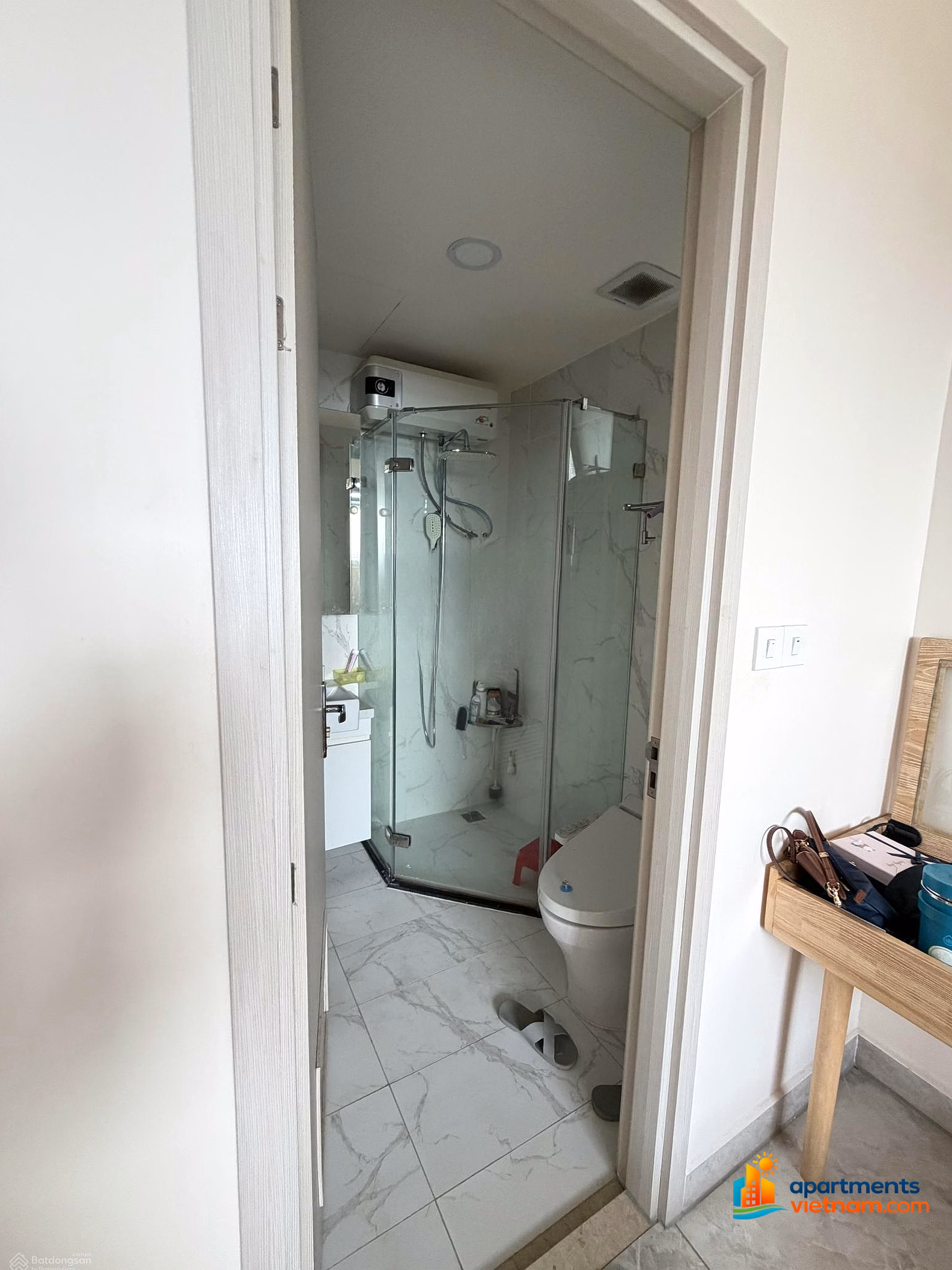 3 bedroom +1 apartment, long term rental, high floor, airy and clean