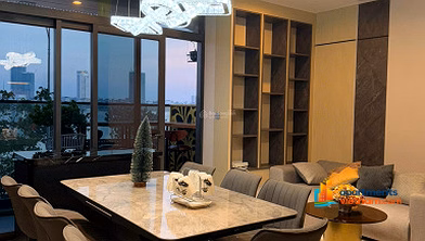 Rare item, 3 bedroom apartment for rent, area 140m2. View of Han River, beautiful interior. The owner is kind