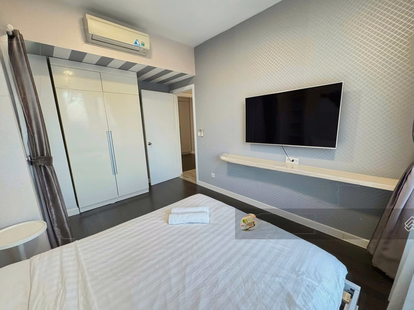 Hot item! Urgent sale 3 bedrooms 111m2 Rivergate. High floor with beautiful river view. High-end furniture. Price 10.8 billion (All in)