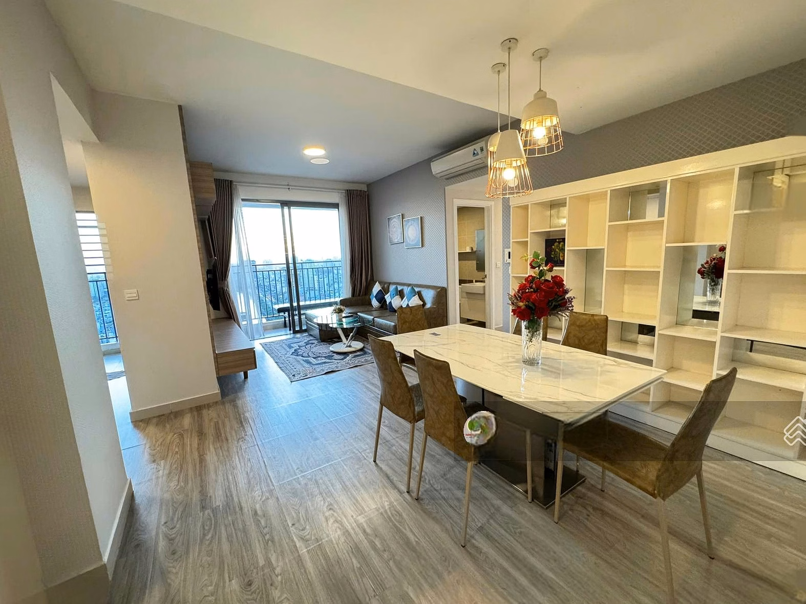 Hot item! Urgent sale 3 bedrooms 111m2 Rivergate. High floor with beautiful river view. High-end furniture. Price 10.8 billion (All in)