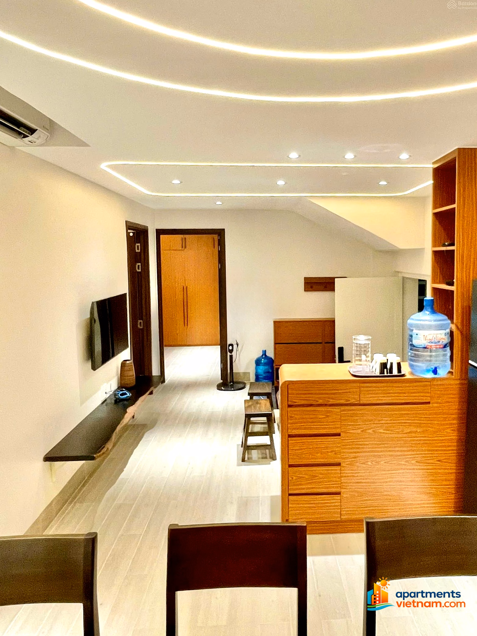 Apartment for rent on Nguyen Thien Thuat, 2 bedrooms, 2 bathrooms, 15 million