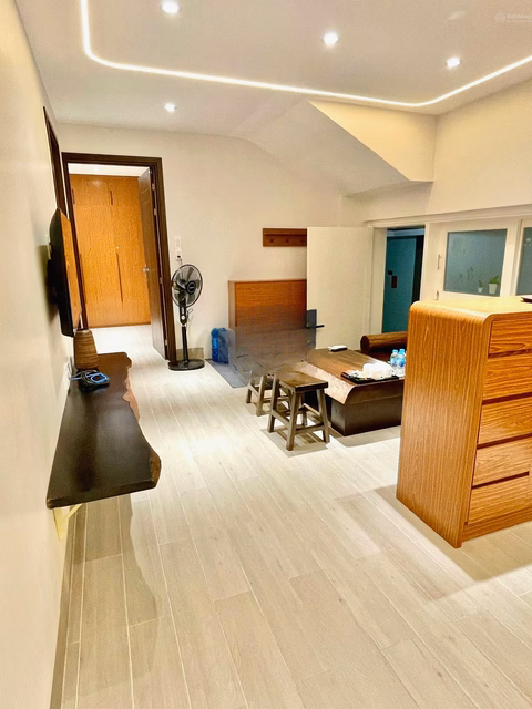 Apartment for rent on Nguyen Thien Thuat, 2 bedrooms, 2 bathrooms, 15 million