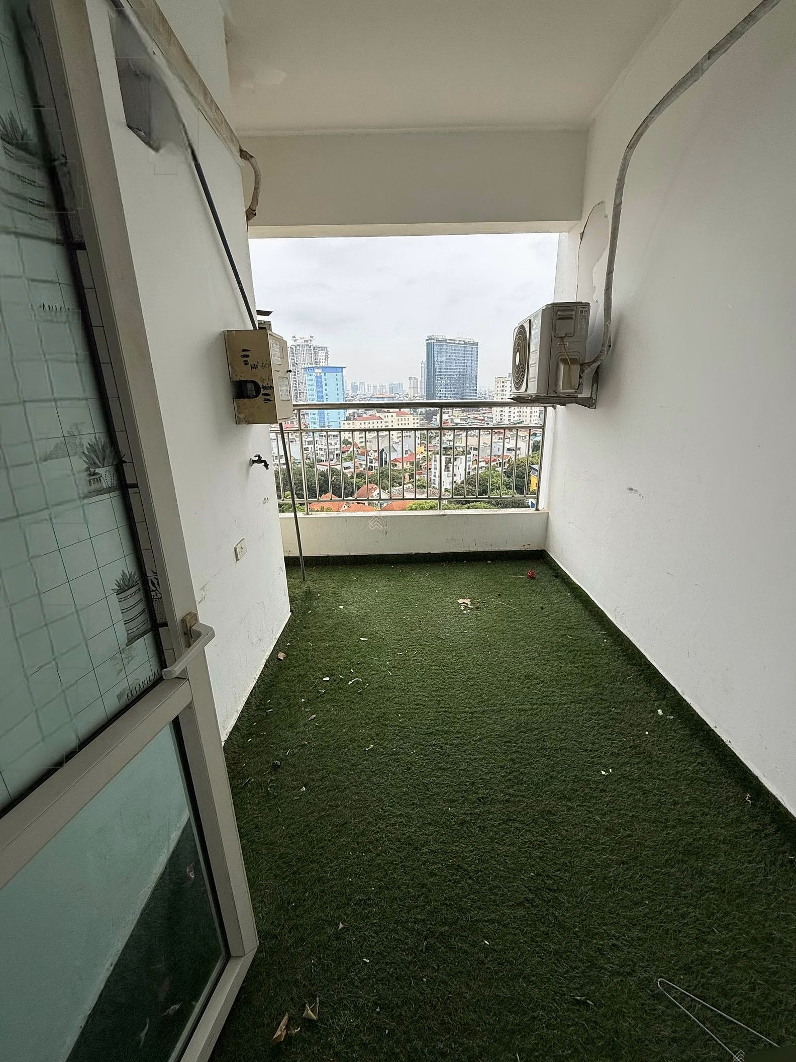 For rent at 34T Hoang Dao Thuy, 3 bedrooms with basic furniture suitable for office use, furnished***