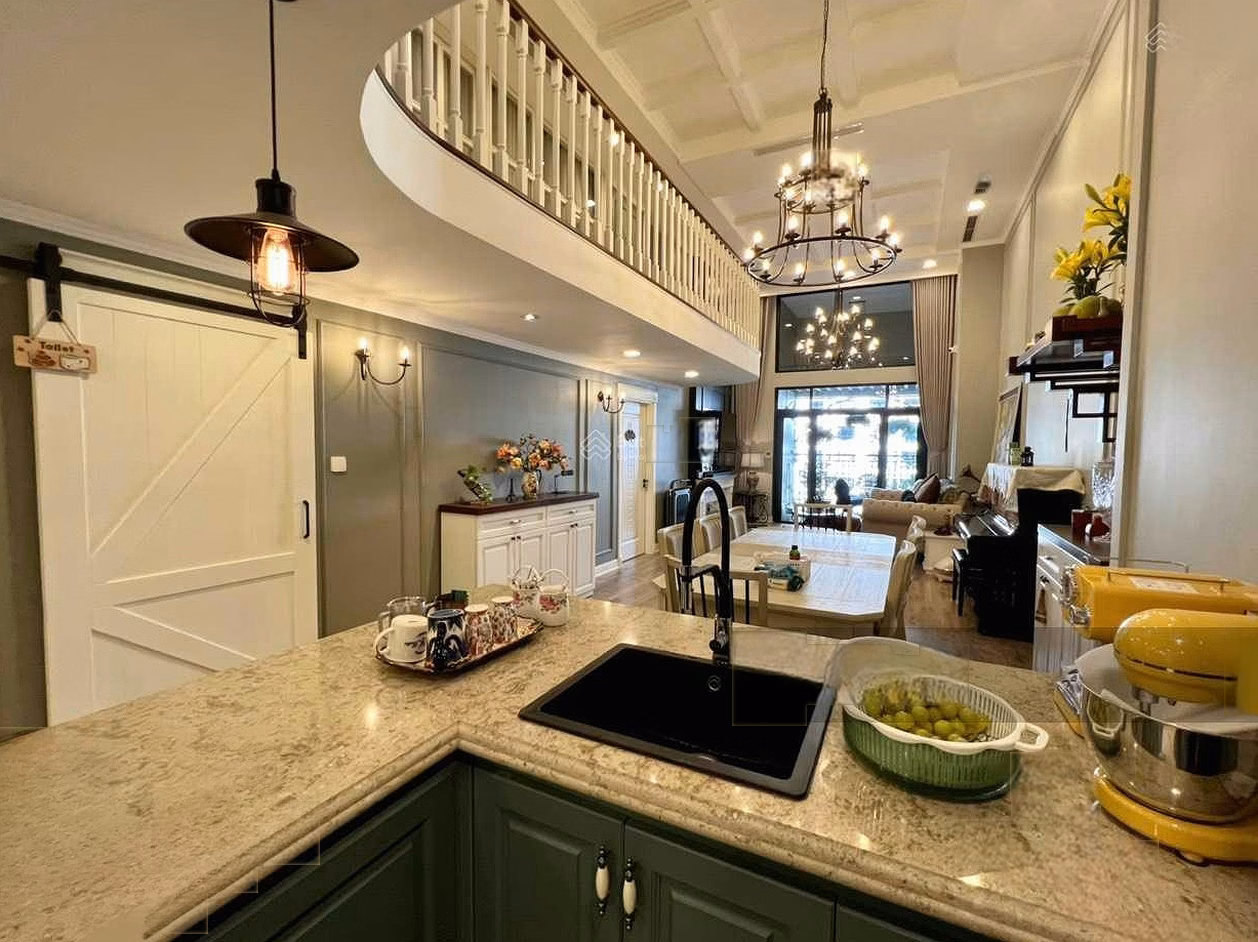 Super product Royal City duplex penthouse 300 m2 4 bedrooms 3 bathrooms full luxury furniture price only 48.8 million