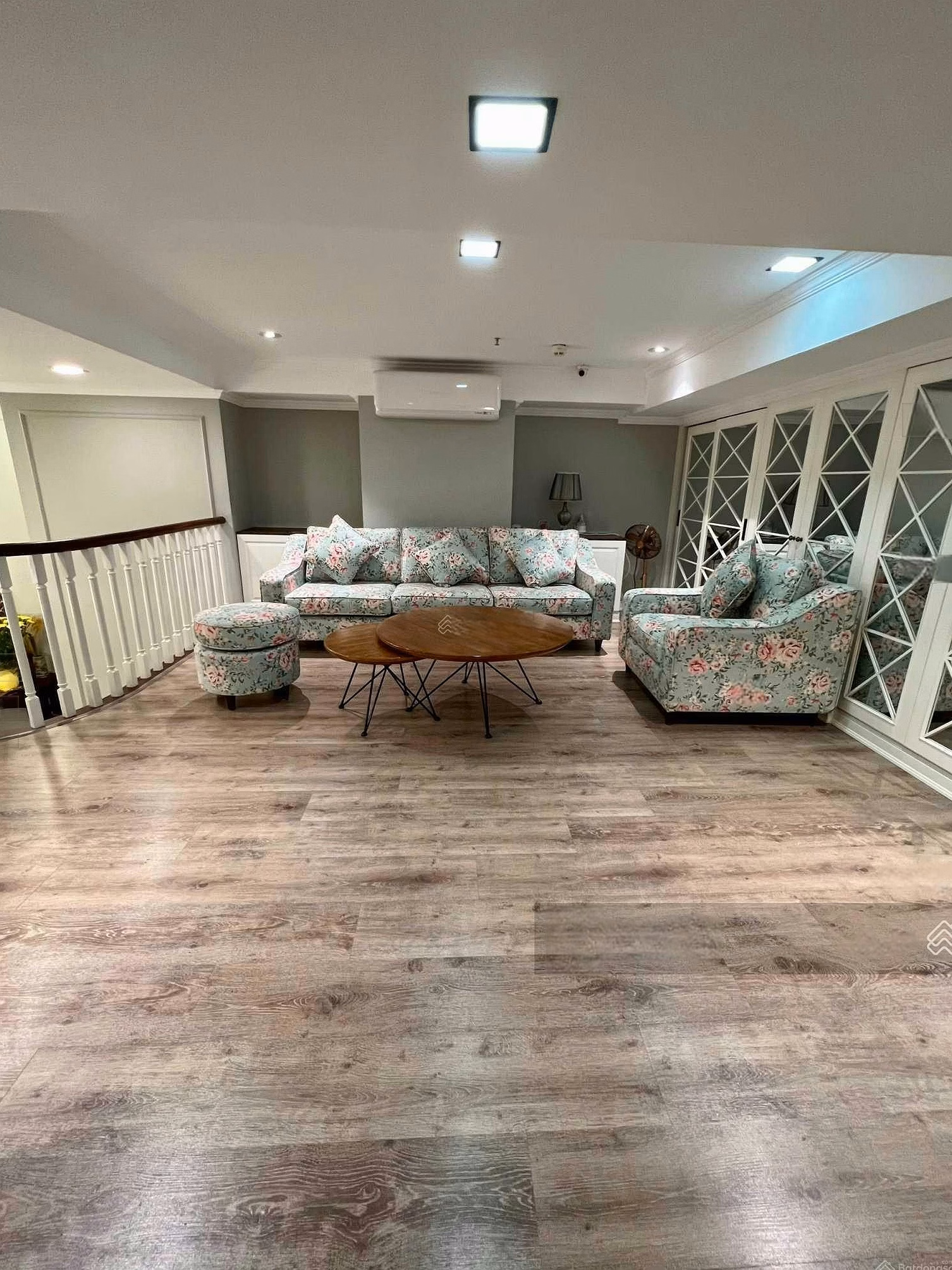 Super product Royal City duplex penthouse 300 m2 4 bedrooms 3 bathrooms full luxury furniture price only 48.8 million