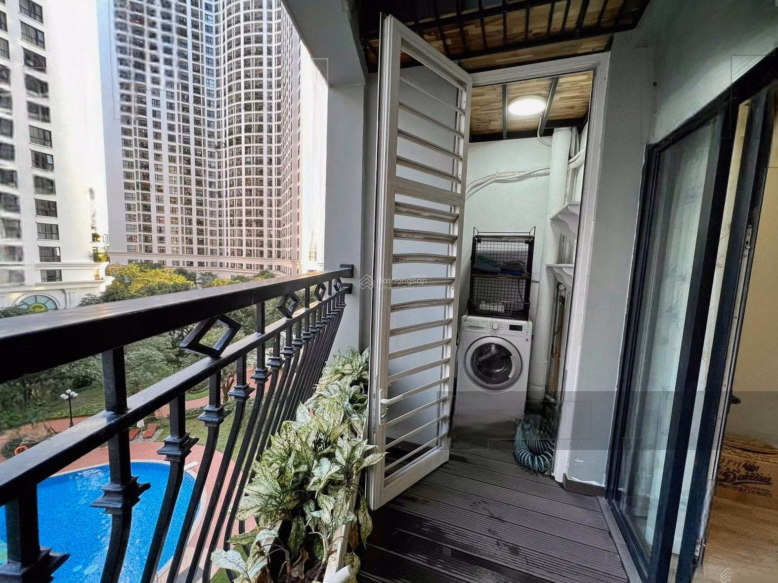 Super product Royal City duplex penthouse 300 m2 4 bedrooms 3 bathrooms full luxury furniture price only 48.8 million