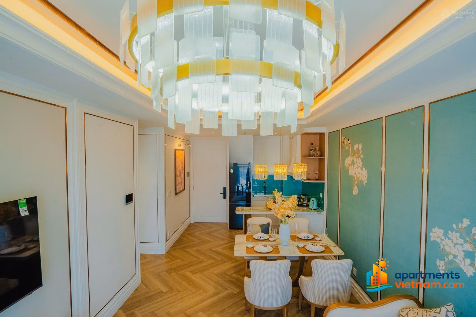 Square view apartment, 1 bedroom, building C7, middle floor 11, axis 08, price 3 billion,947, Capital Square Da Nang