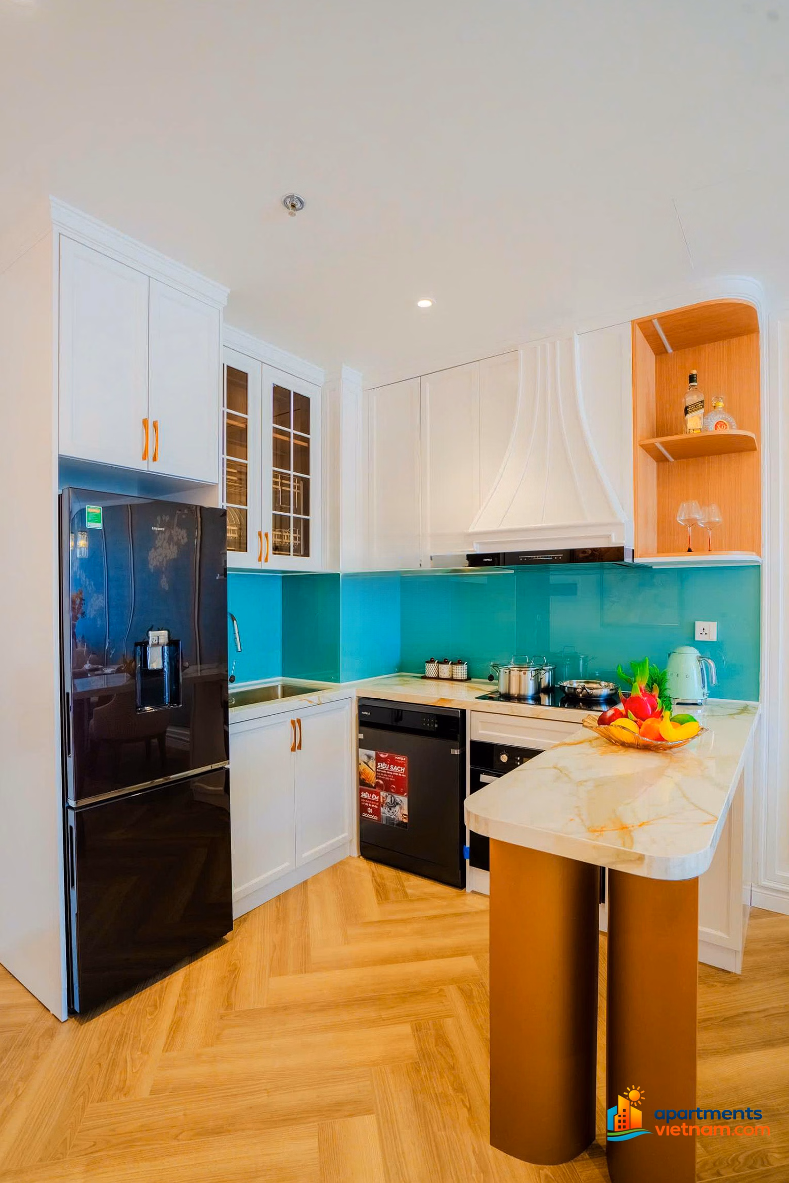 Square view apartment, 1 bedroom, building C7, middle floor 11, axis 08, price 3 billion,947, Capital Square Da Nang