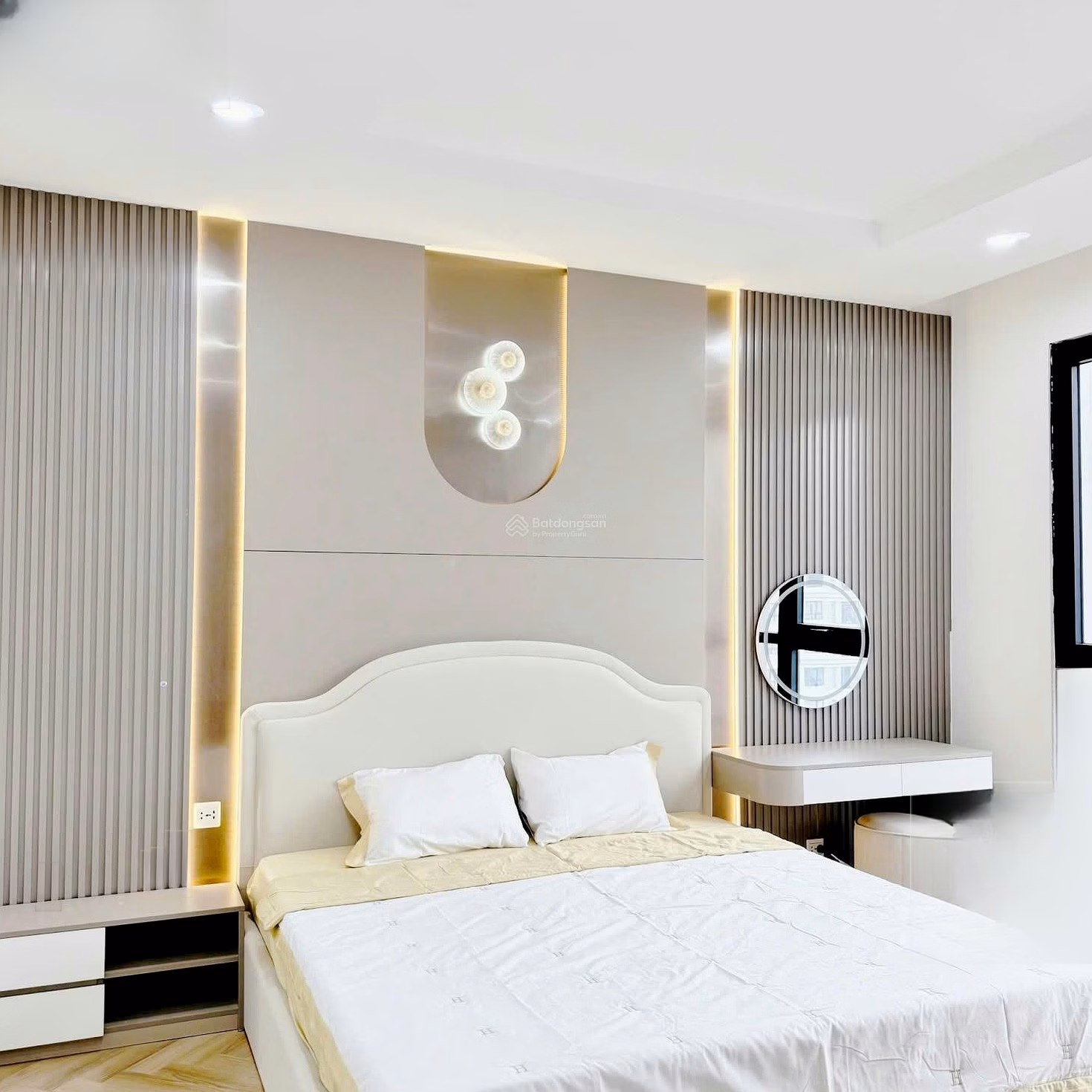 The owner sent for sale a 2N 2WC apartment in T10 Times City building, priced at 8.5 billion***