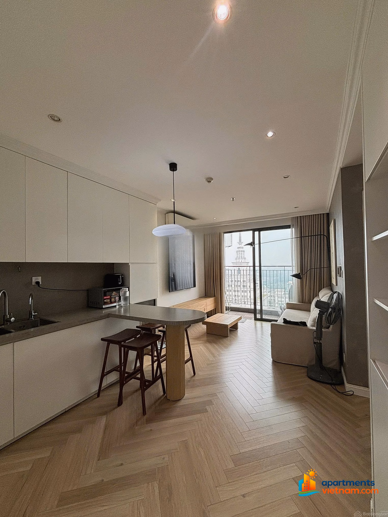 The owner rents out a studio, 1 bedroom, full of brand new furniture, price only 5 million/month