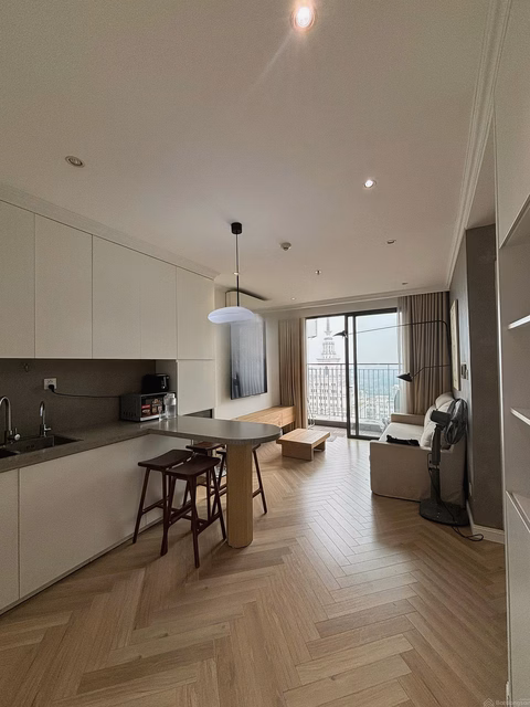 The owner rents out a studio, 1 bedroom, full of brand new furniture, price only 5 million/month