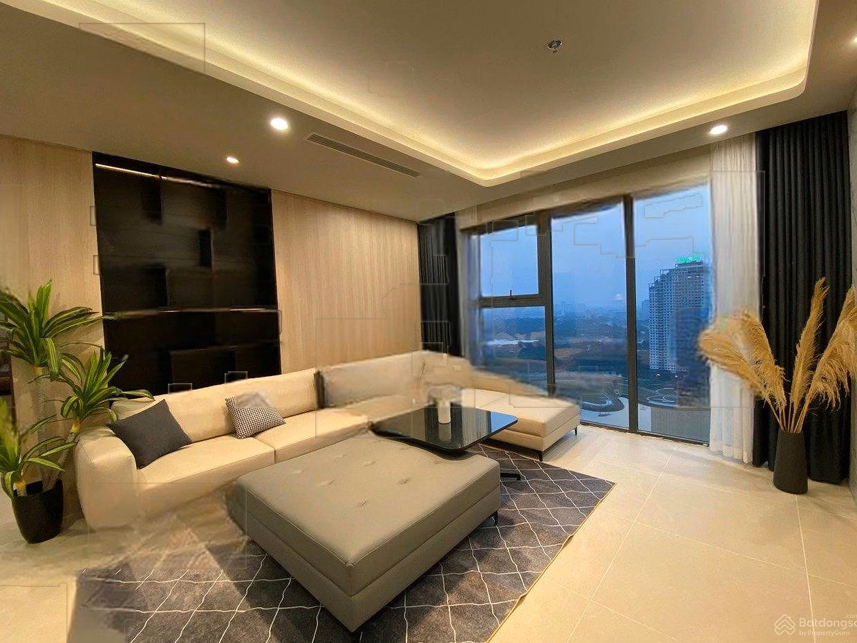 Rare: Golden Park apartment for rent, 200m2, 4 bedrooms, 3 bathrooms, full, price 36 million/month. Contact: 0899 511 ***